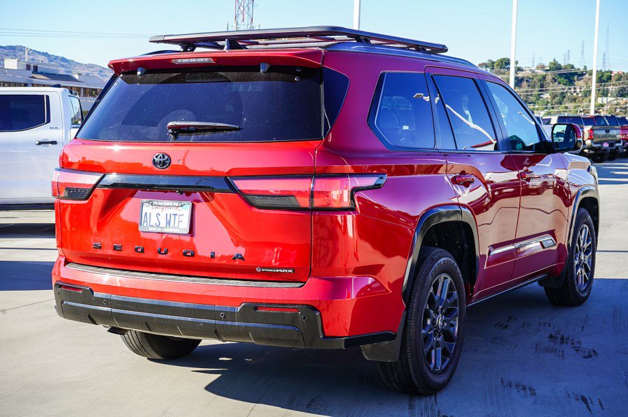 Used 2025 Toyota Sequoia Platinum AWD/4WD image 7