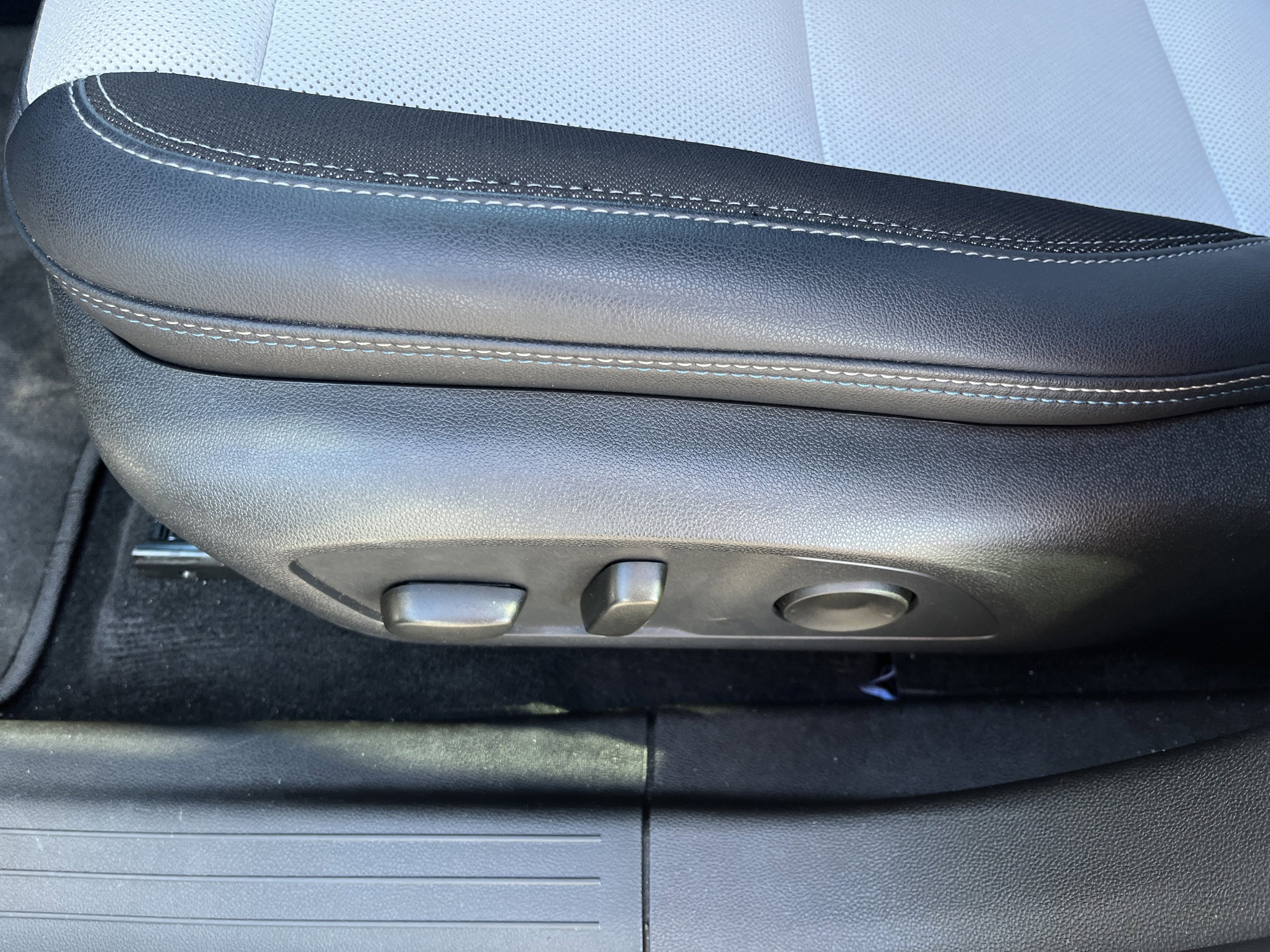 Used 2025 Chevrolet Equinox EV LT image 16