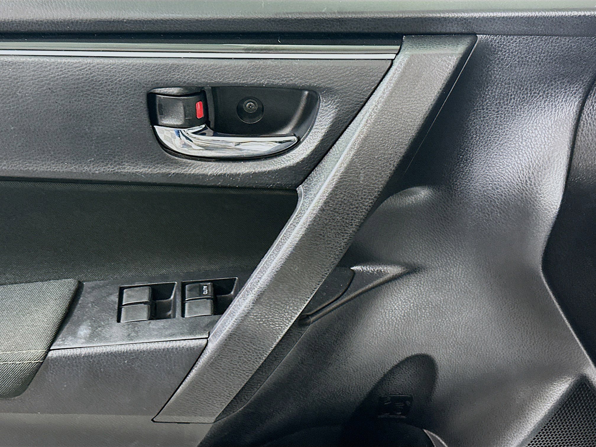 Used 2019 Toyota Corolla LE FWD image 15