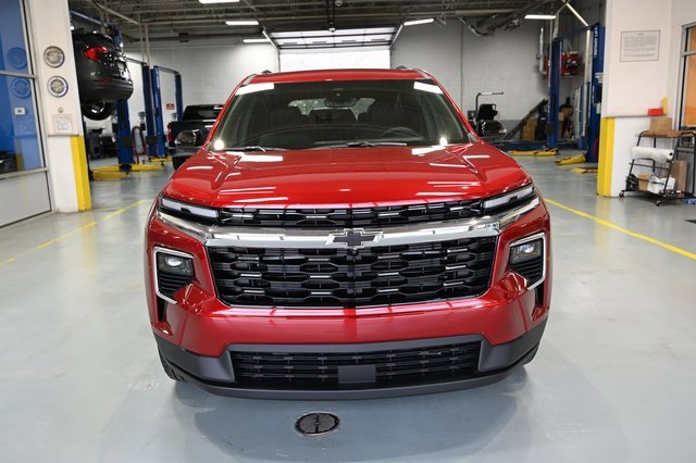 New 2026 Chevrolet Traverse LT w/ Driver Confidence Package image 2