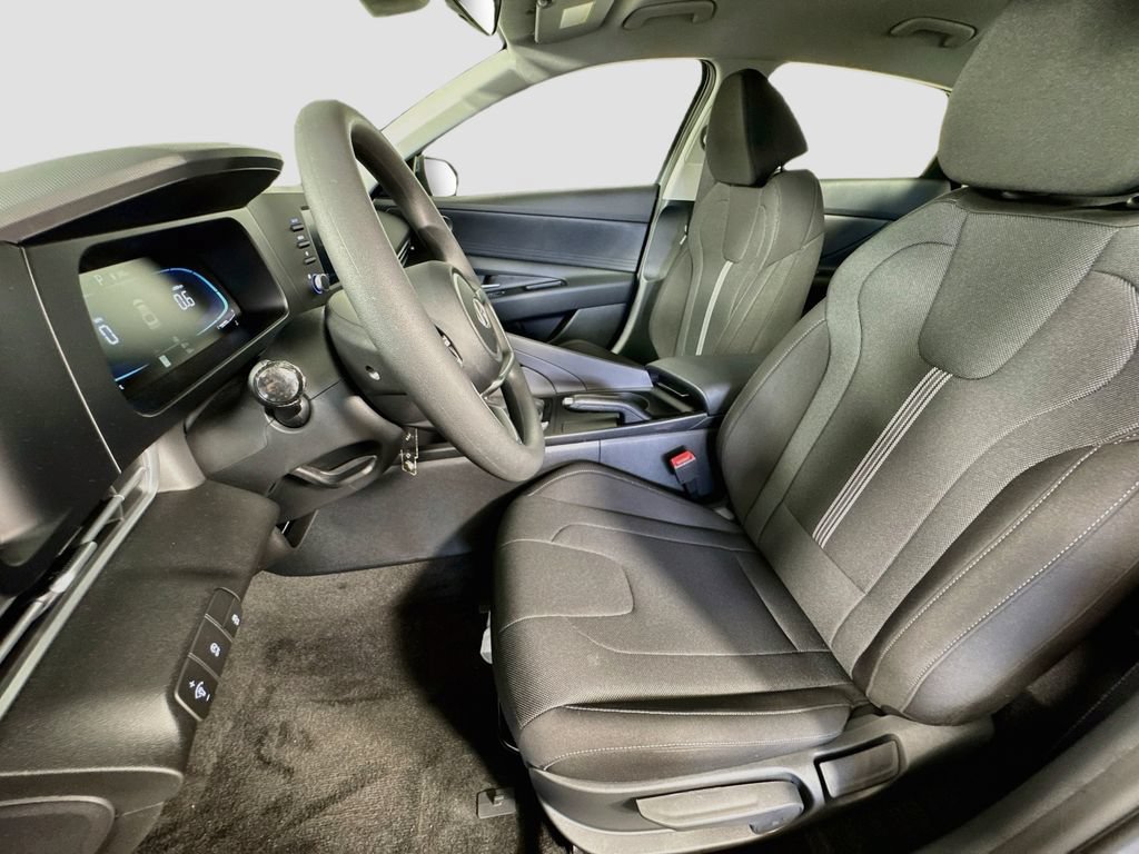 New 2026 Hyundai Elantra SE FWD image 17