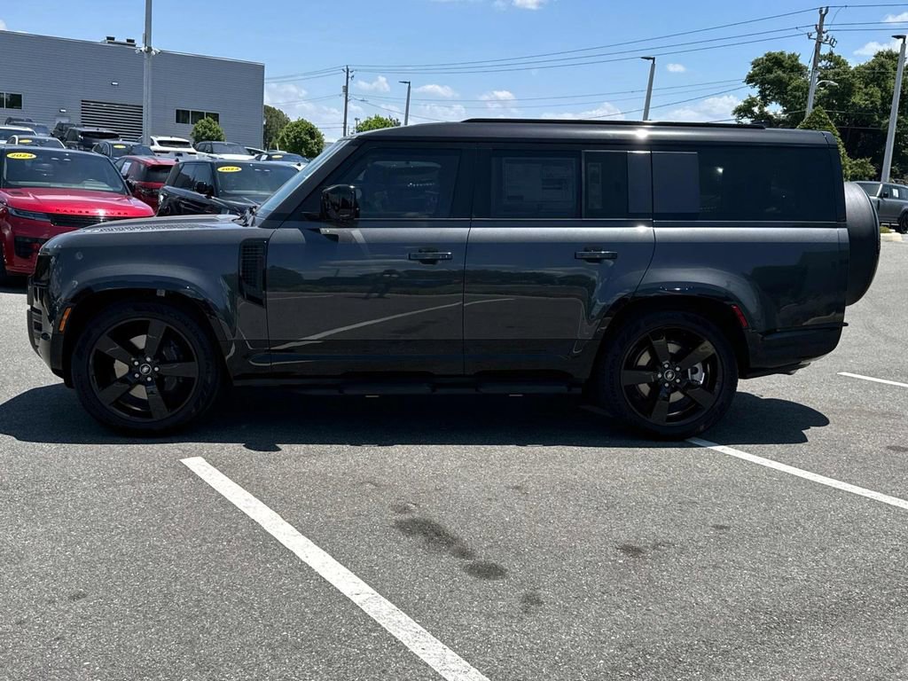 New 2025 Land Rover Defender 130 X-Dynamic SE image 2