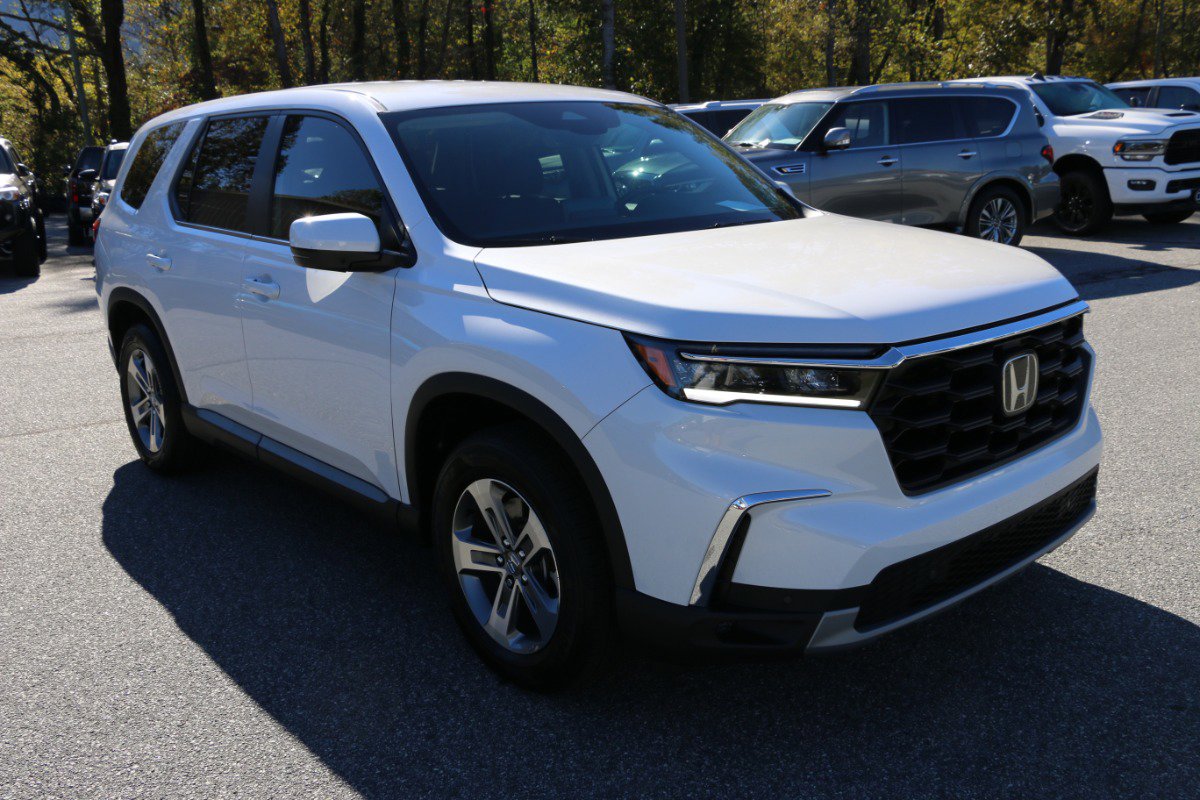 Used 2025 Honda Pilot EX-L image 10