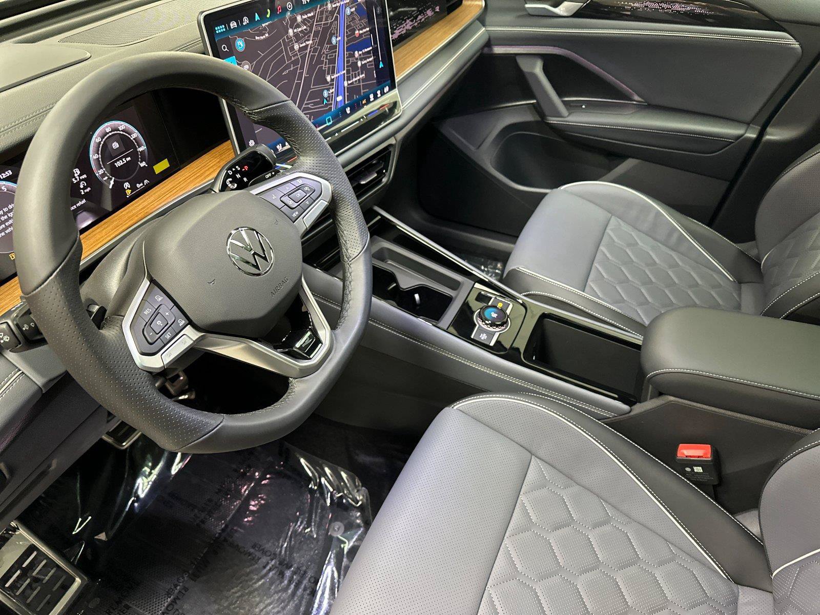 New 2026 Volkswagen Tiguan SEL R-Line AWD/4WD image 9