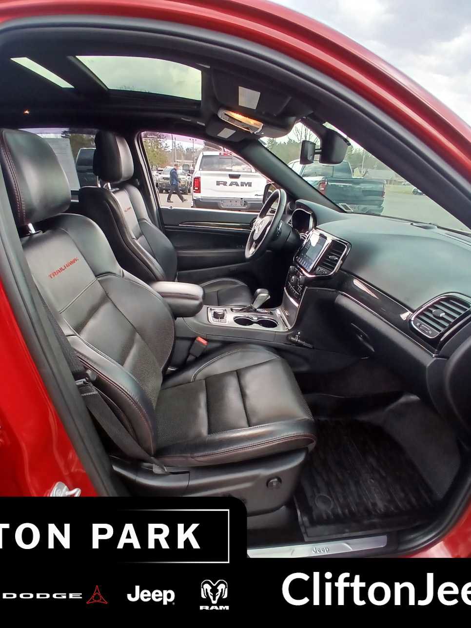 Used 2019 Jeep Grand Cherokee Trailhawk w/ Trailhawk Luxury Group AWD/4WD image 23
