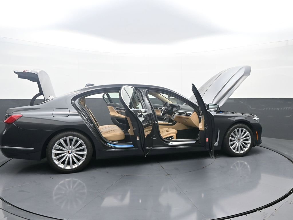 Used 2022 BMW 740i xDrive w/ Premium Package image 44