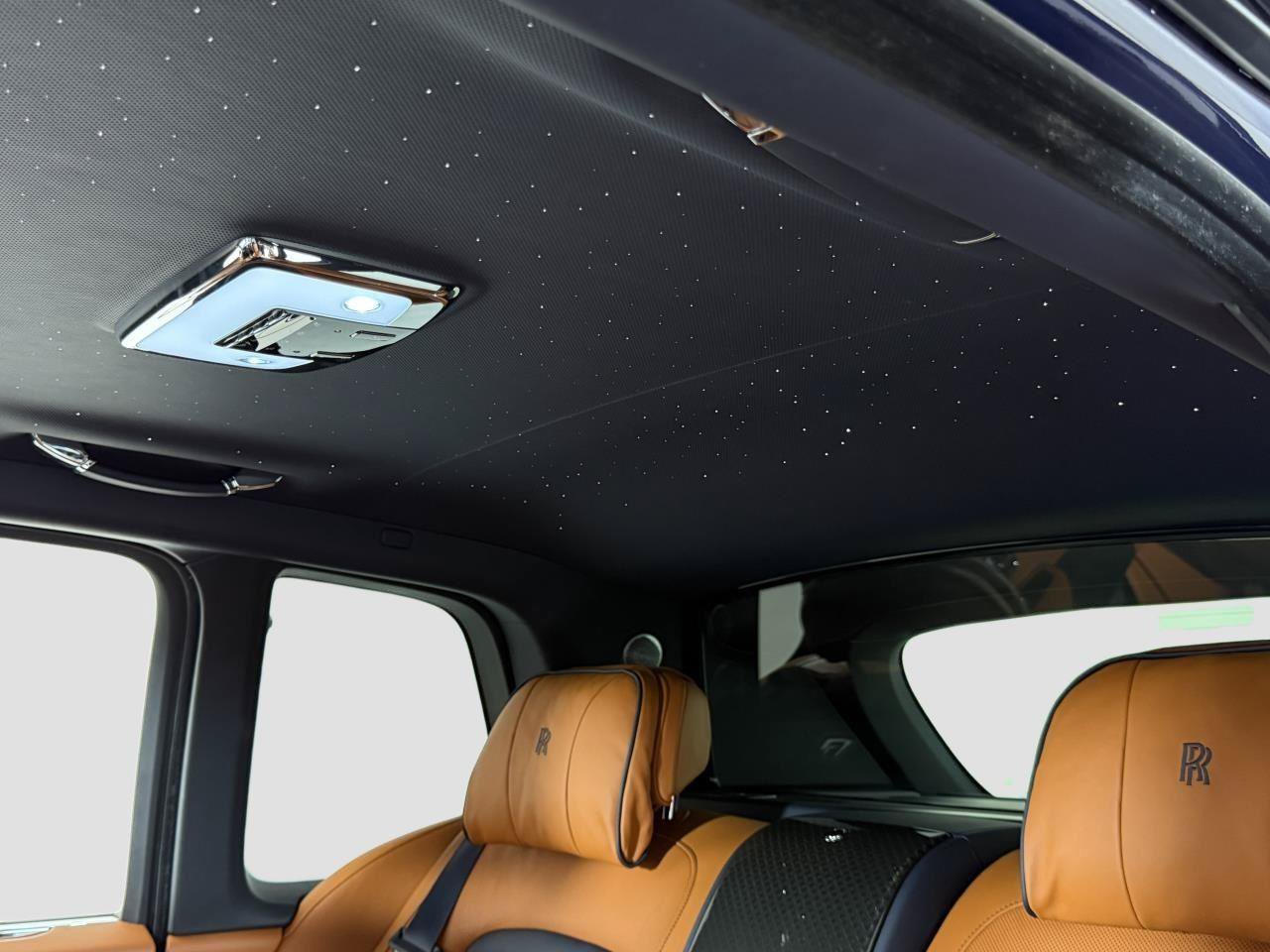 Used 2022 Rolls-Royce Cullinan Black Badge w/ Dark Exterior Package AWD/4WD image 33