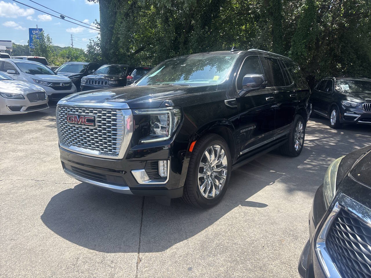 Used 2022 GMC Yukon Denali w/ Denali Ultimate Package AWD/4WD image 2