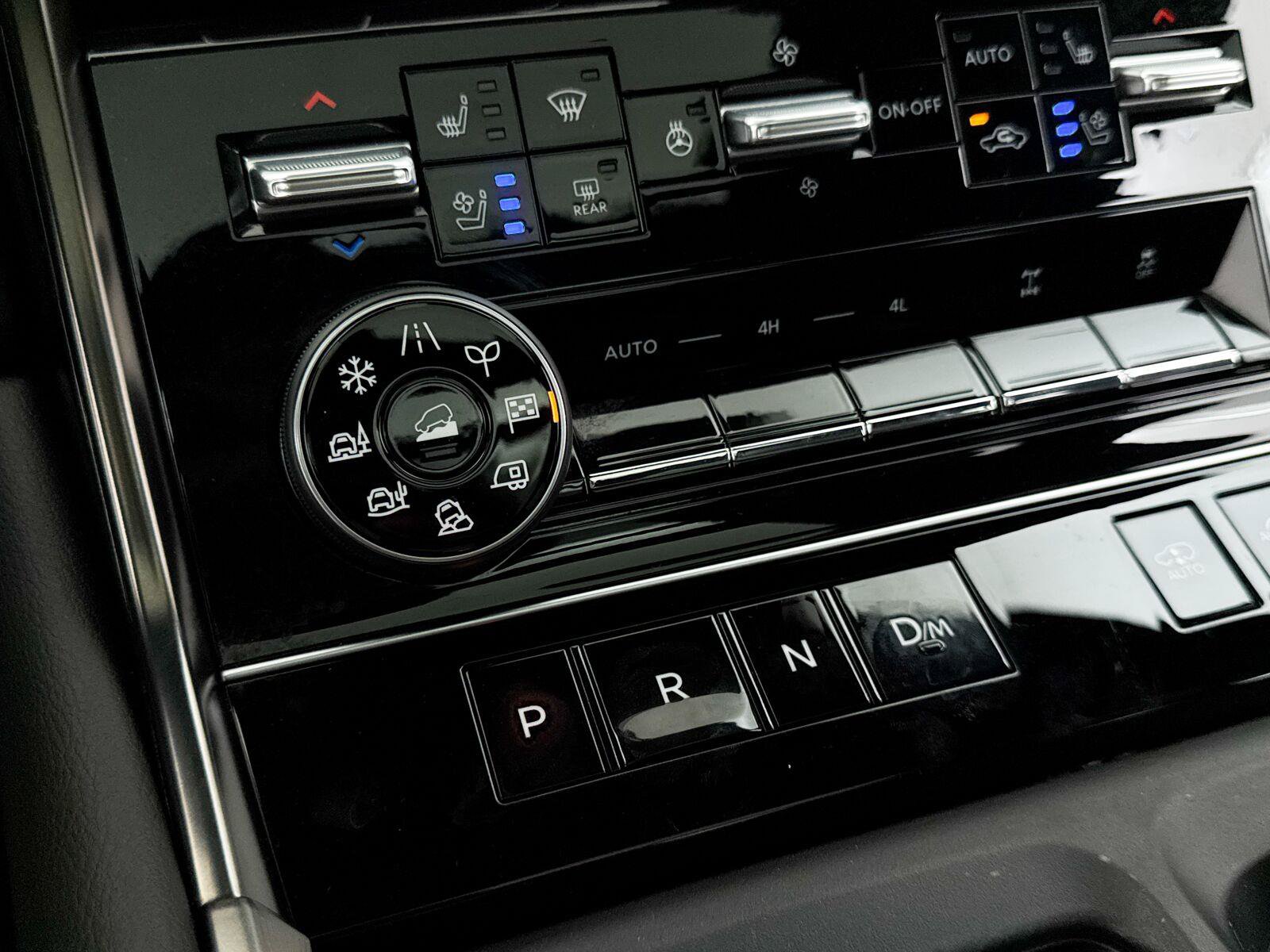 Used 2025 Nissan Armada PRO-4X w/ Pro-4X Premium Package AWD/4WD image 10