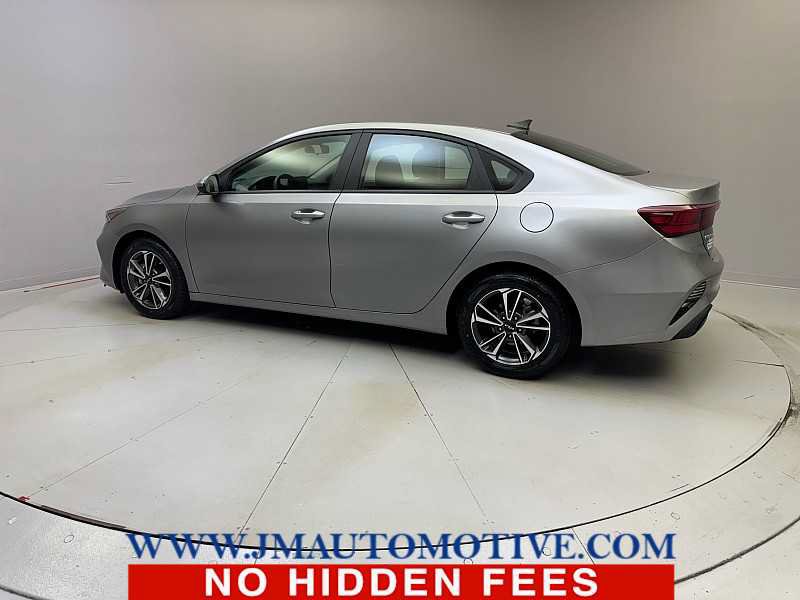 Used 2024 Kia Forte LXS FWD image 3