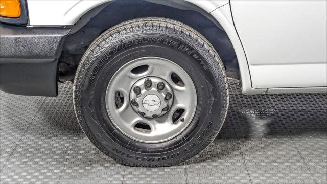 Used 2016 Chevrolet Express 2500 image 31