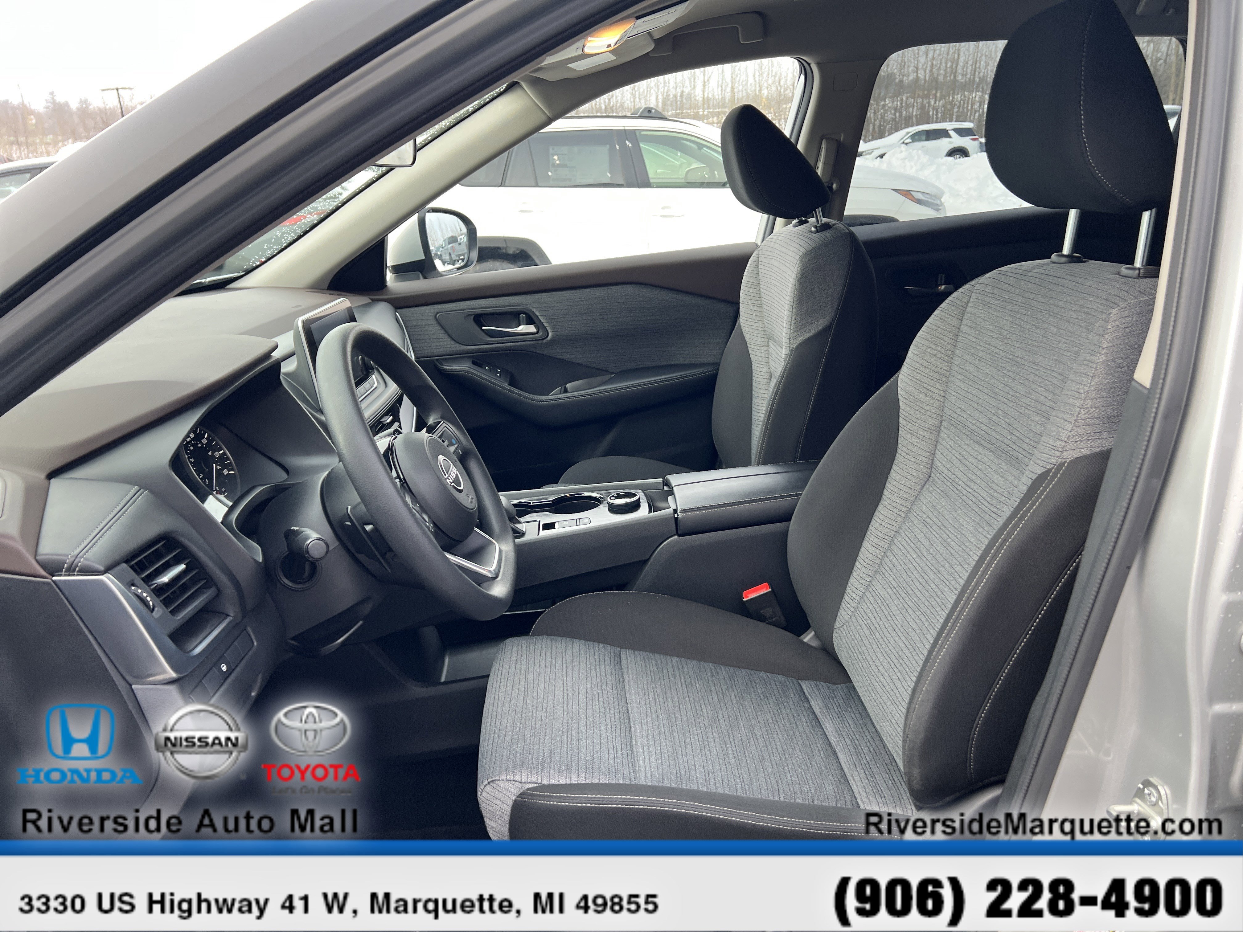 Used 2023 Nissan Rogue SV image 15