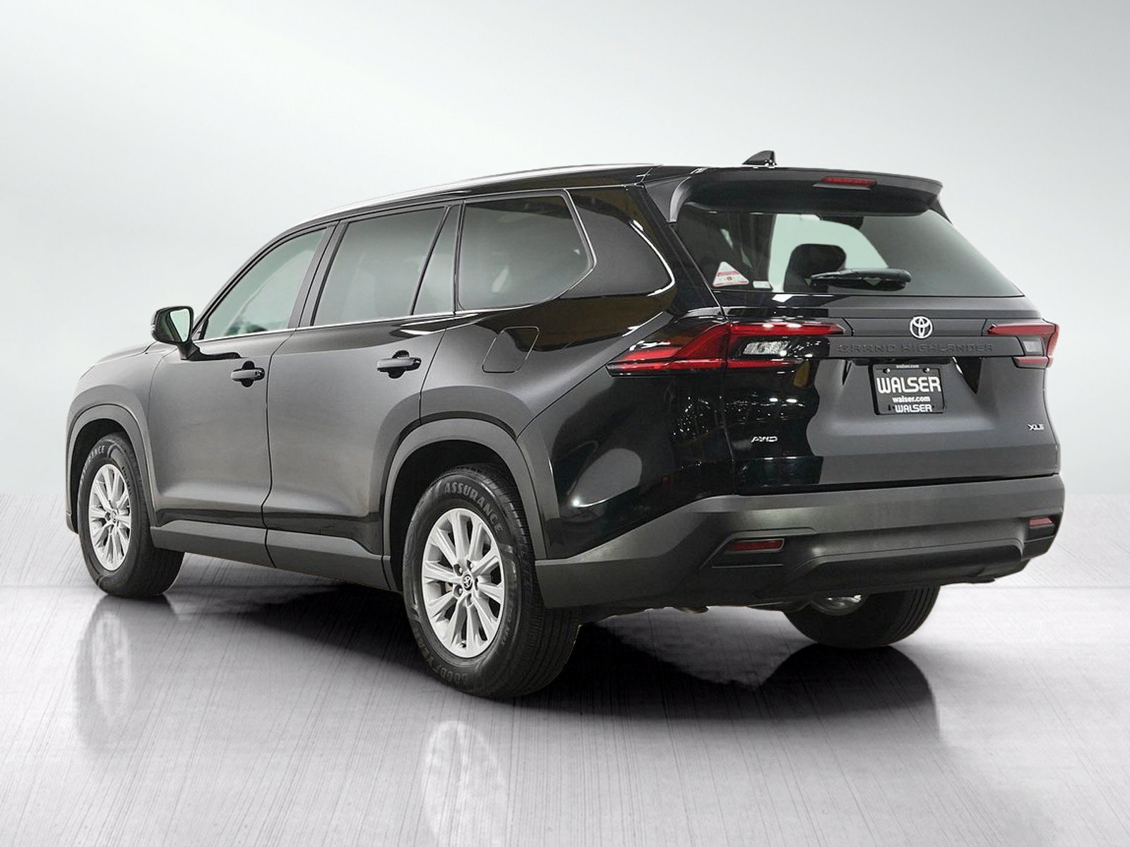 Used 2025 Toyota Grand Highlander AWD image 3