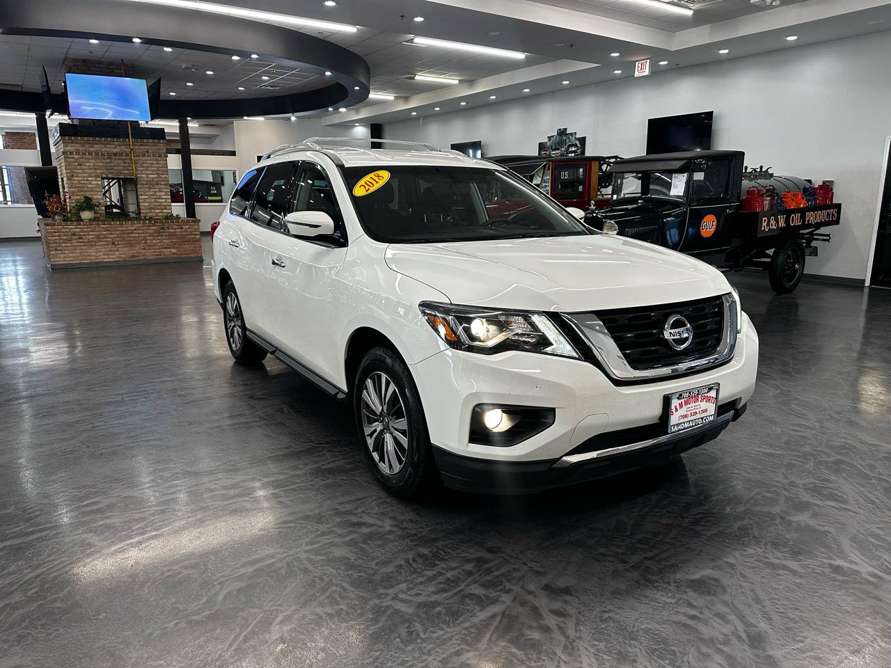 Used 2018 Nissan Pathfinder SV w/ SV Tech Package AWD/4WD image 3