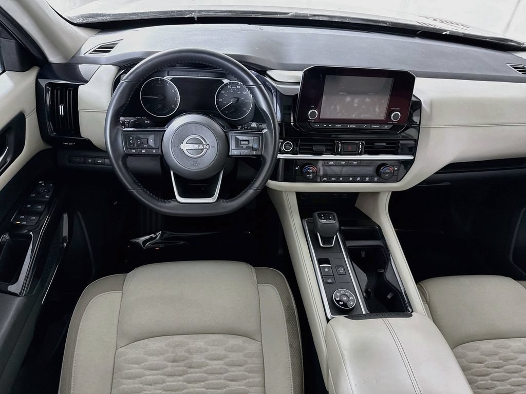 Certified 2022 Nissan Pathfinder SV w/ SV Premium Package AWD/4WD image 4