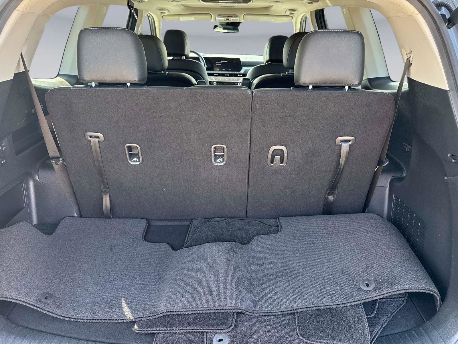 Used 2024 Kia Telluride EX w/ EX Captain's Chair Package image 12