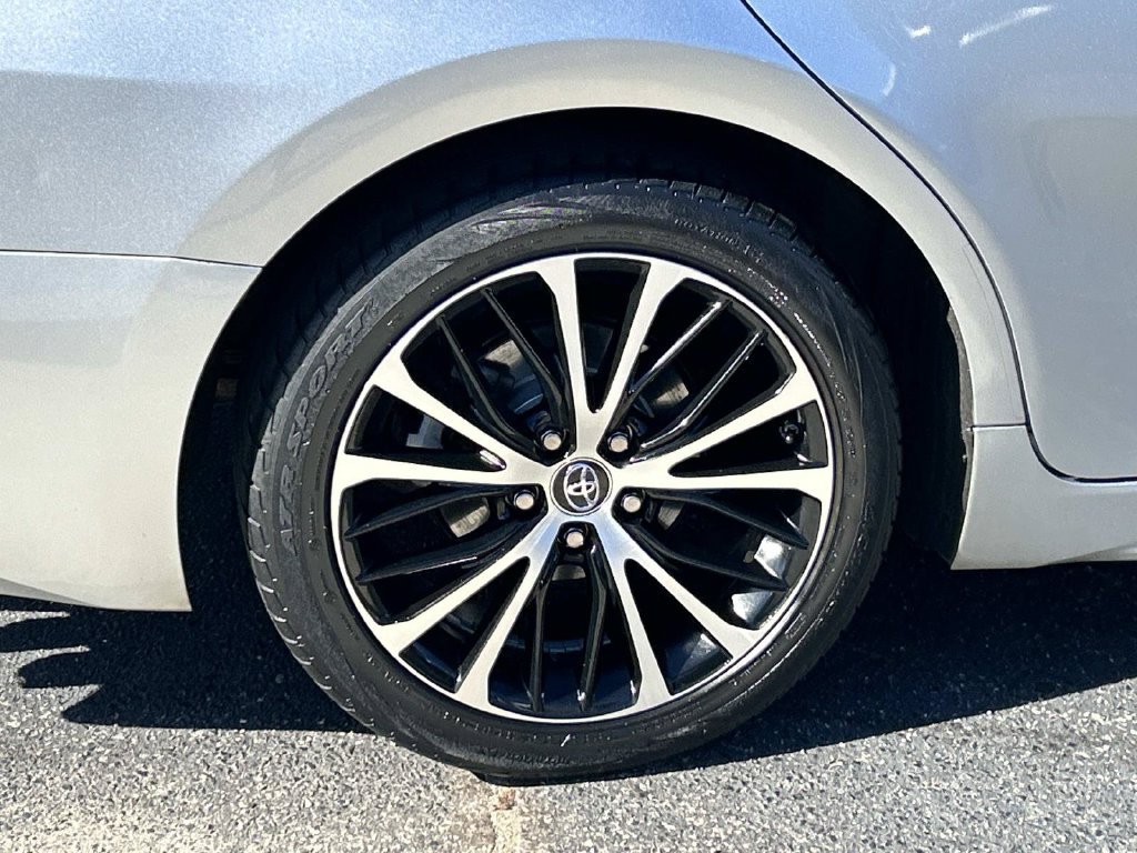 Used 2018 Toyota Camry SE FWD image 9
