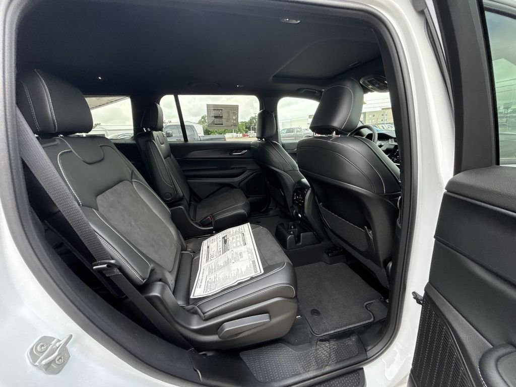 New 2025 Jeep Grand Cherokee L Altitude image 15