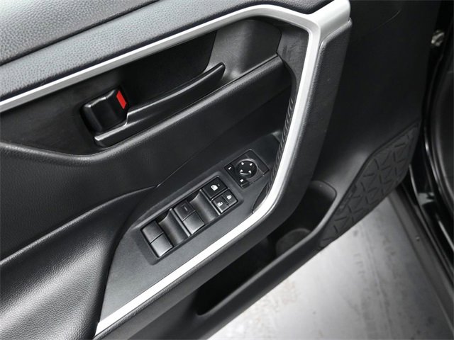Used 2022 Toyota RAV4 LE image 17