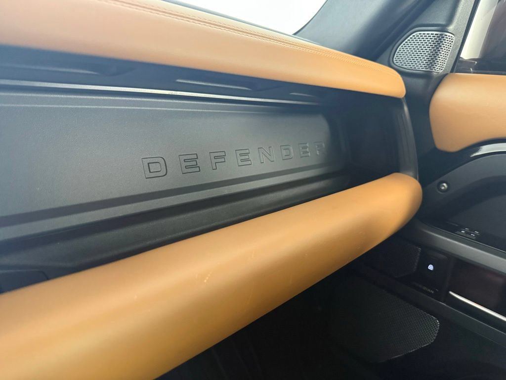 Used 2023 Land Rover Defender 110 X AWD/4WD image 32