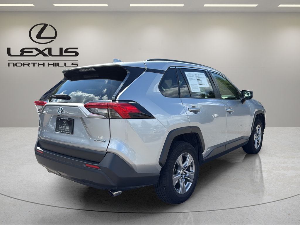 Used 2022 Toyota RAV4 LE AWD/4WD image 6