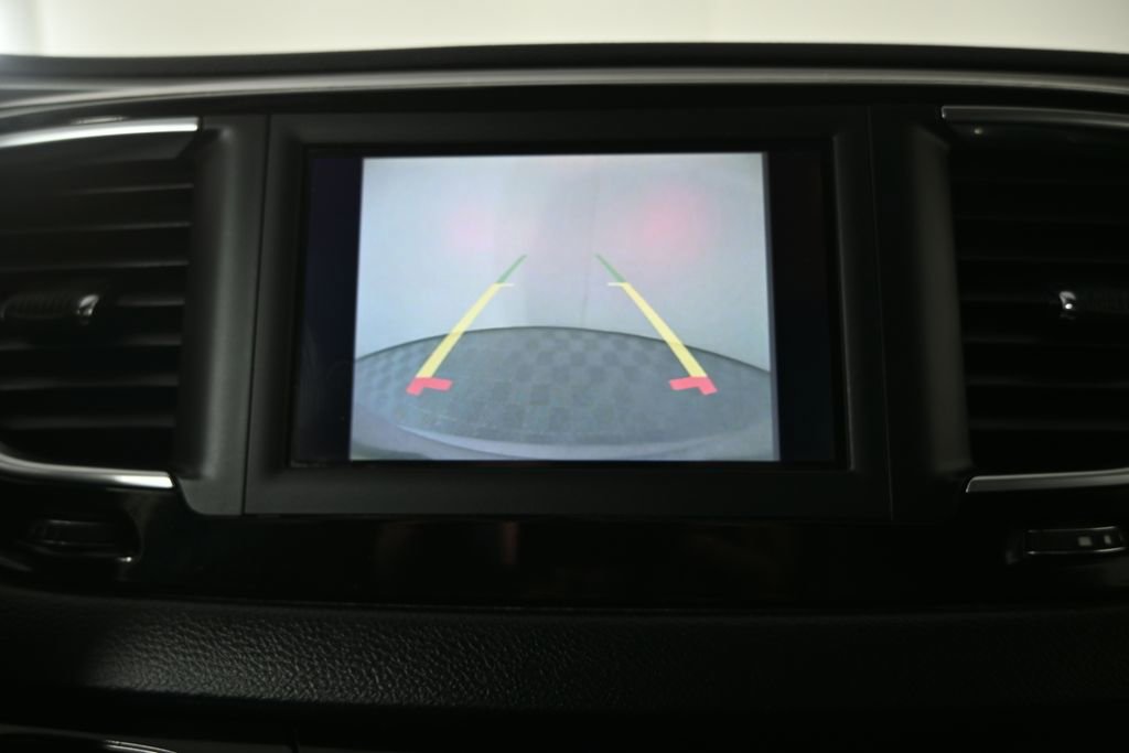 Used 2020 Chrysler Pacifica Touring-L image 32