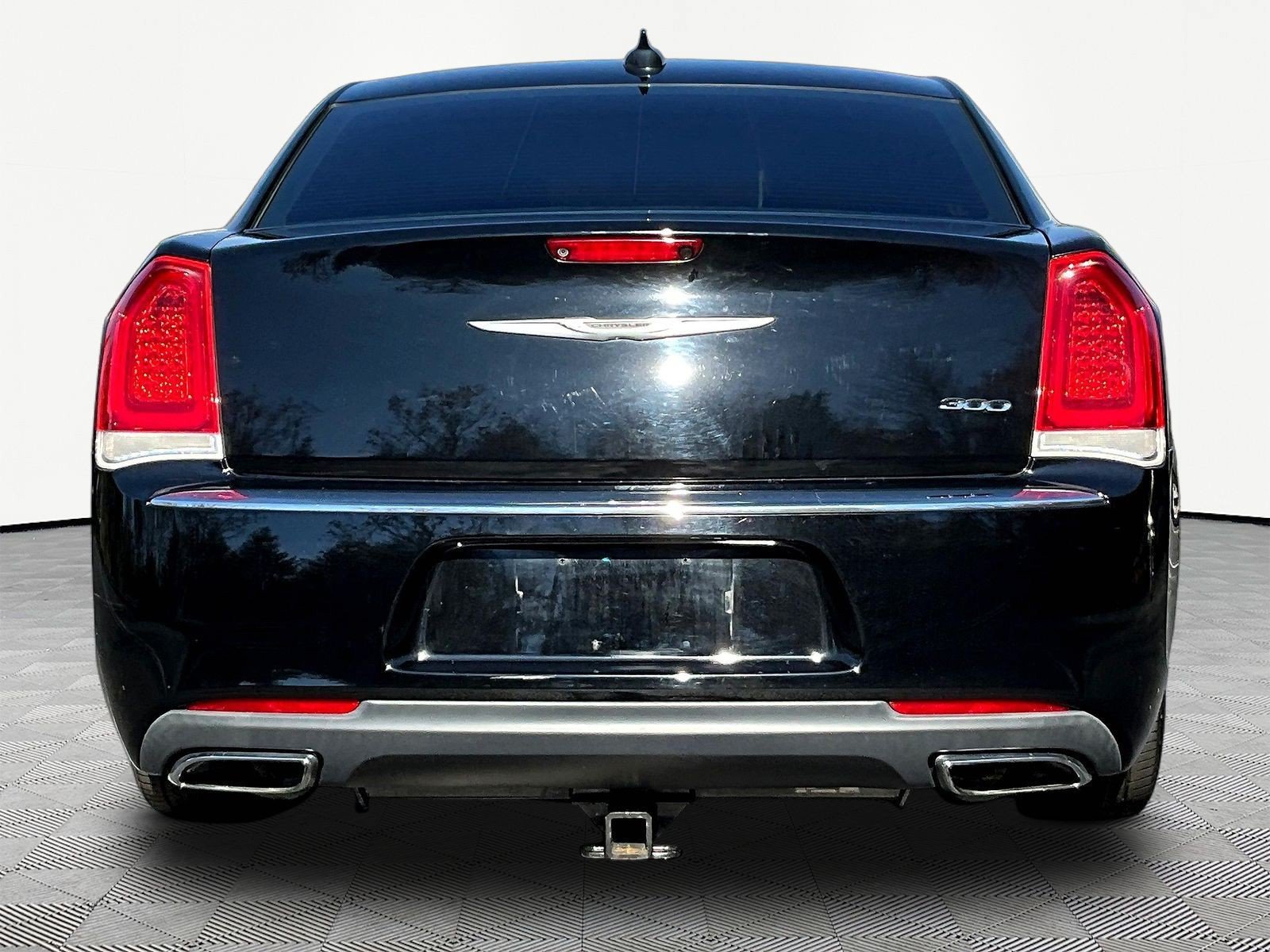Used 2015 Chrysler 300 Limited w/ Driver Convenience Group RWD image 5