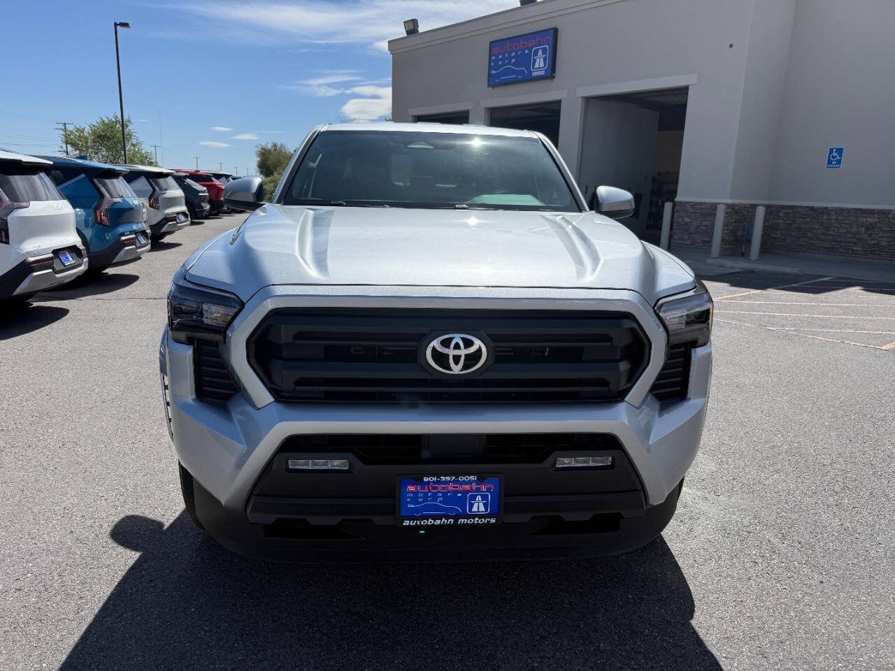 Used 2025 Toyota Tacoma SR5 AWD/4WD image 9