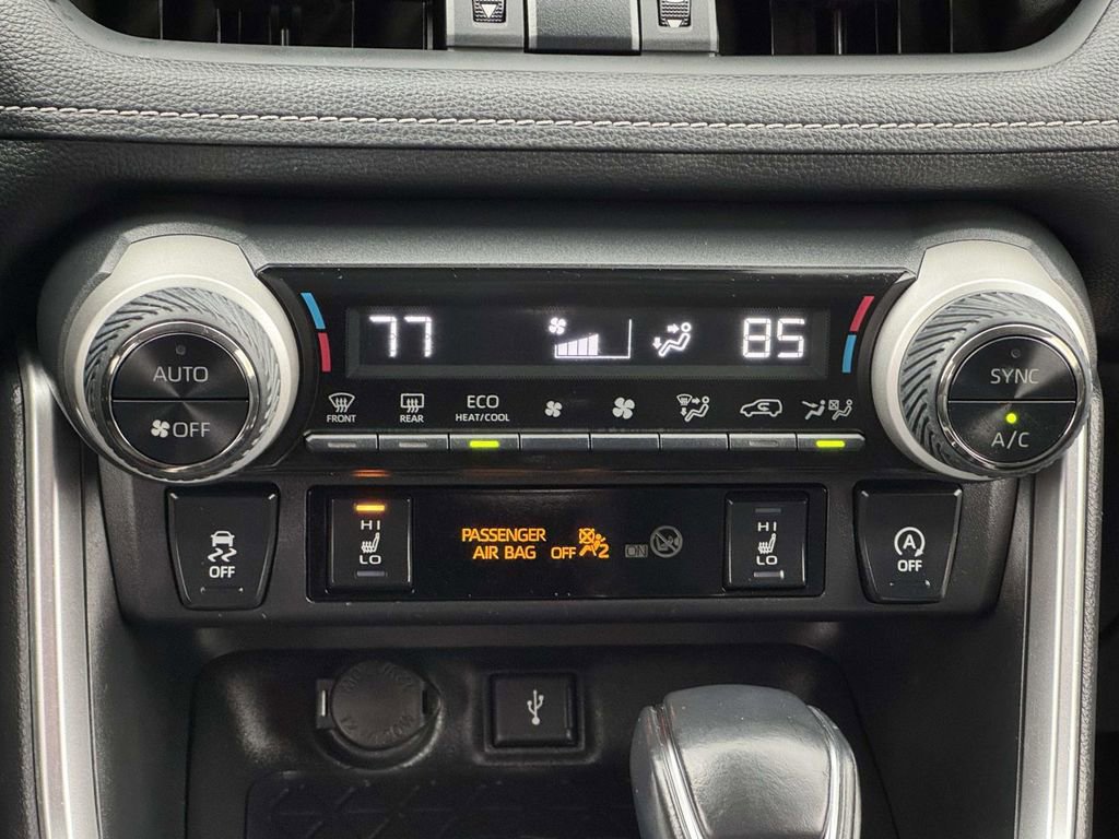 Used 2020 Toyota RAV4 XLE Premium image 5