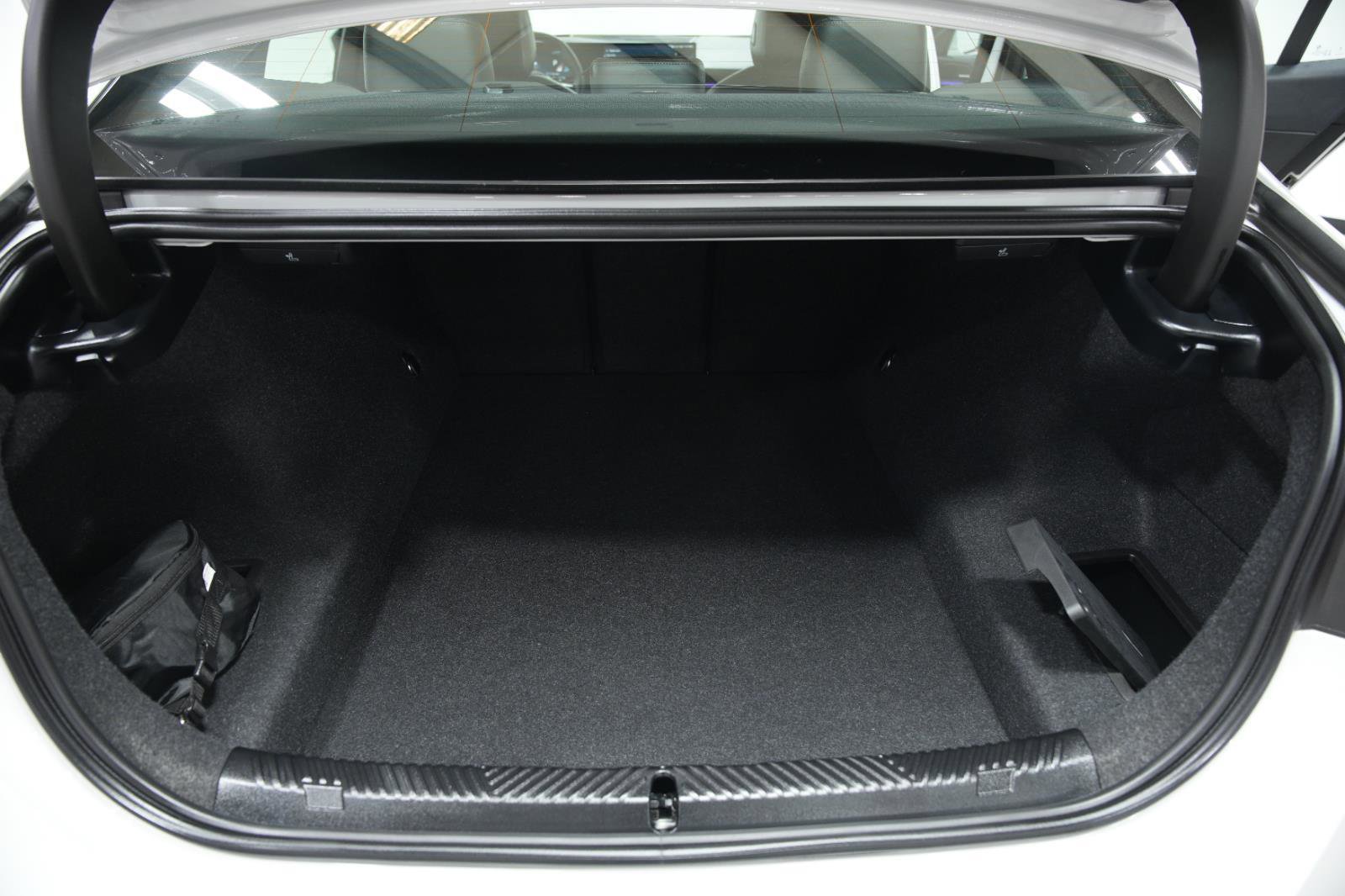 Used 2026 BMW 530i xDrive w/ Premium Package image 13