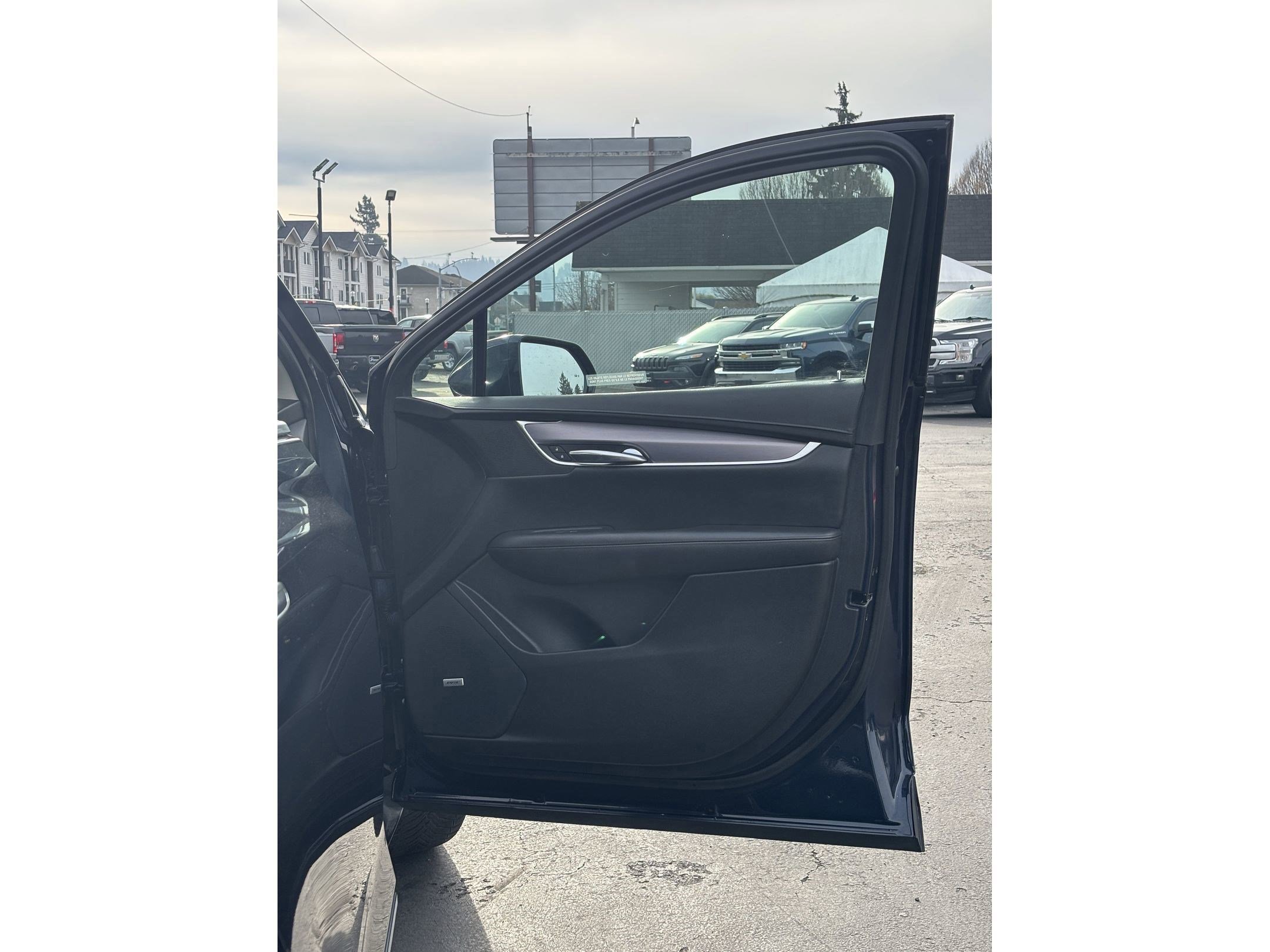 Used 2017 Cadillac XT5 Luxury w/ Driver Awareness Package image 10