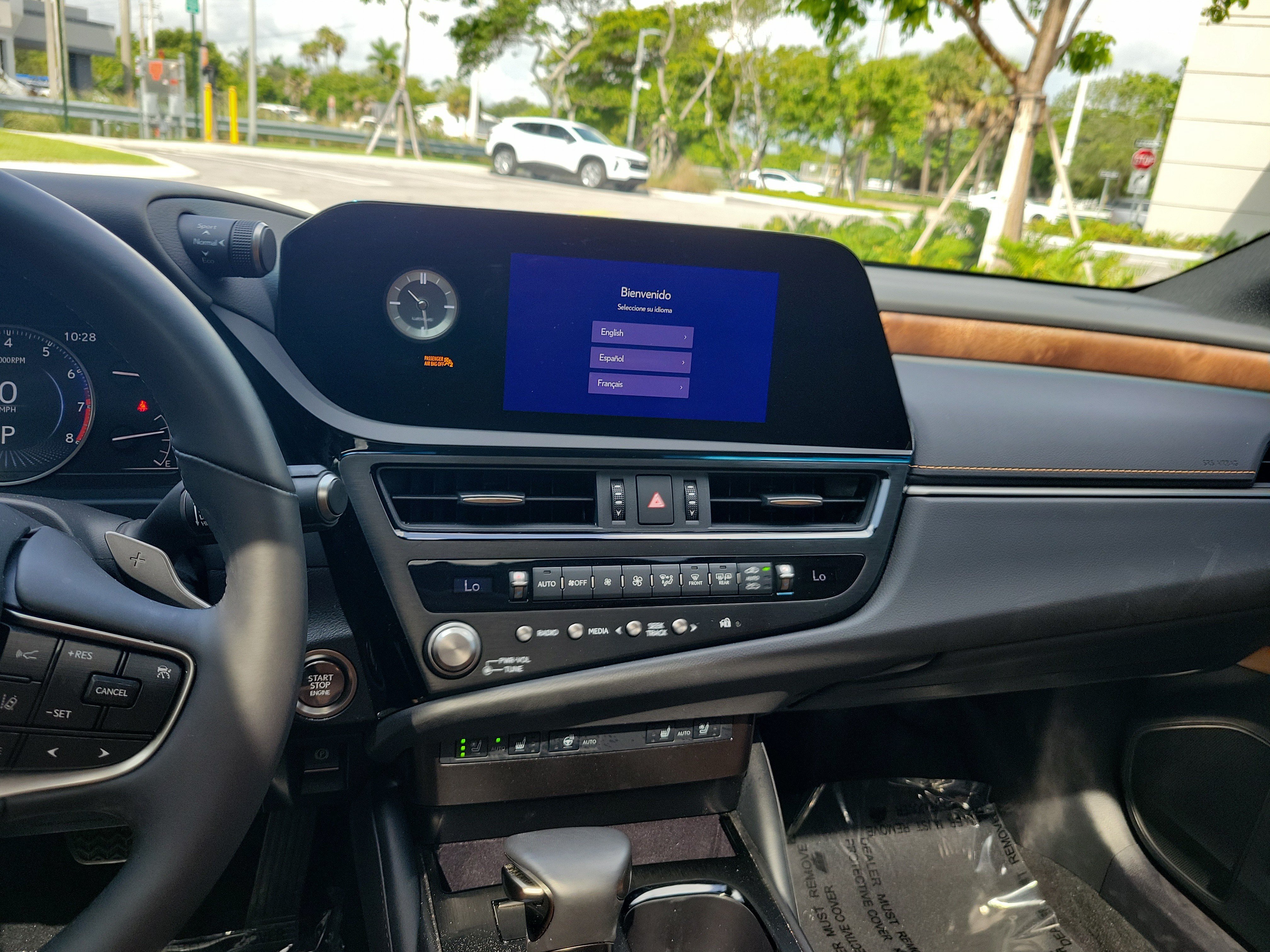 Certified 2023 Lexus ES 250 w/ Premium Package AWD/4WD image 17