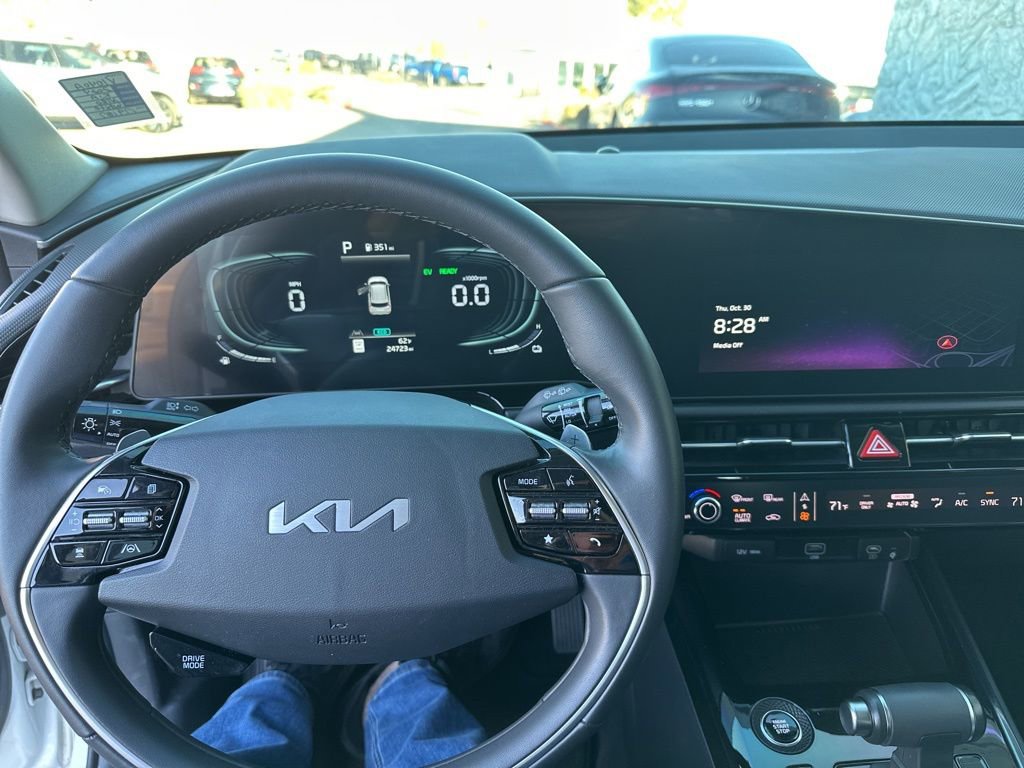 Used 2024 Kia Niro EX image 24