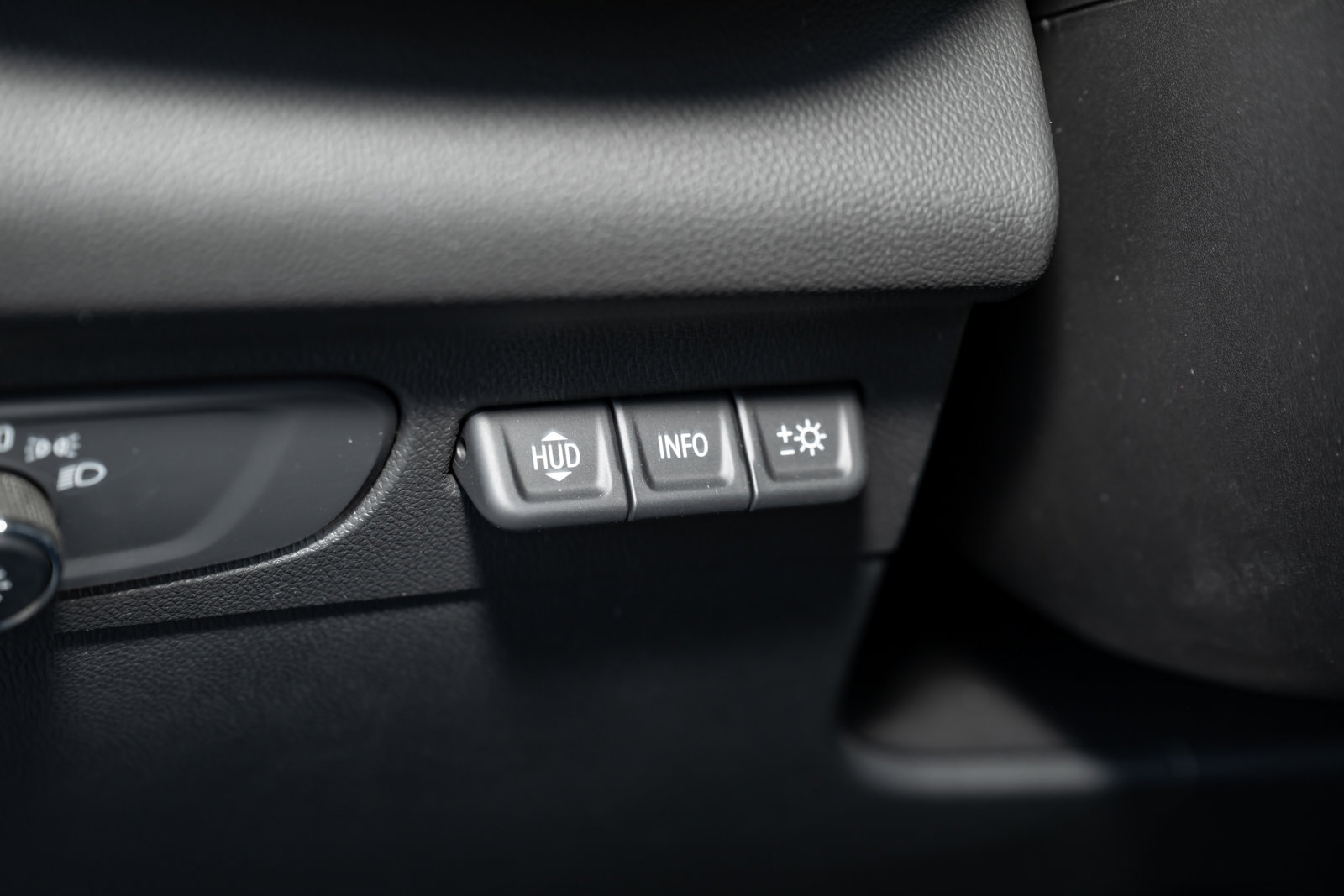 Used 2023 Buick Envision Avenir image 32