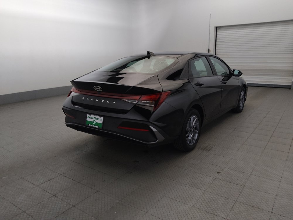 Used 2024 Hyundai Elantra SEL FWD image 9