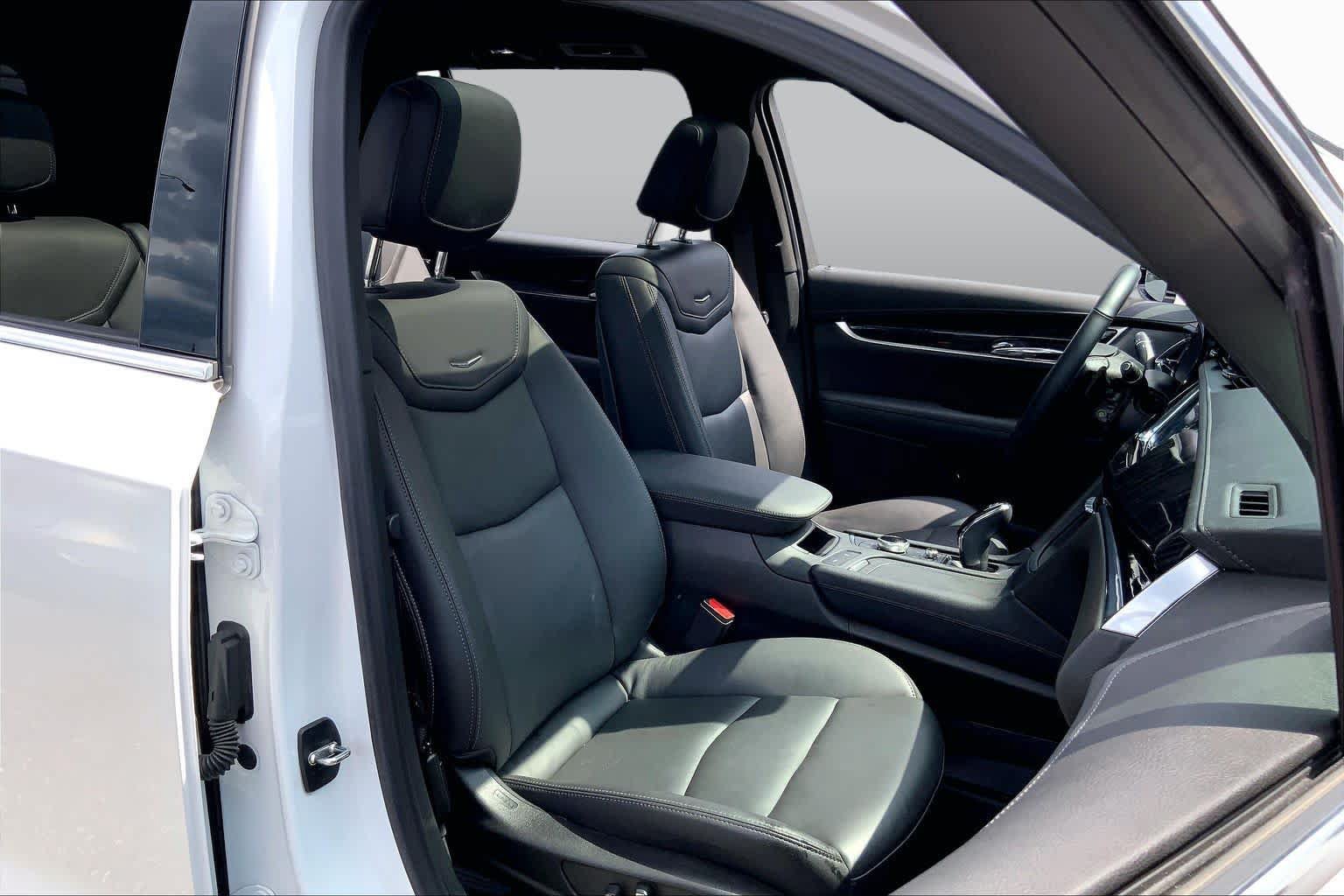 Used 2024 Cadillac XT6 Premium Luxury w/ Technology Package AWD/4WD image 7