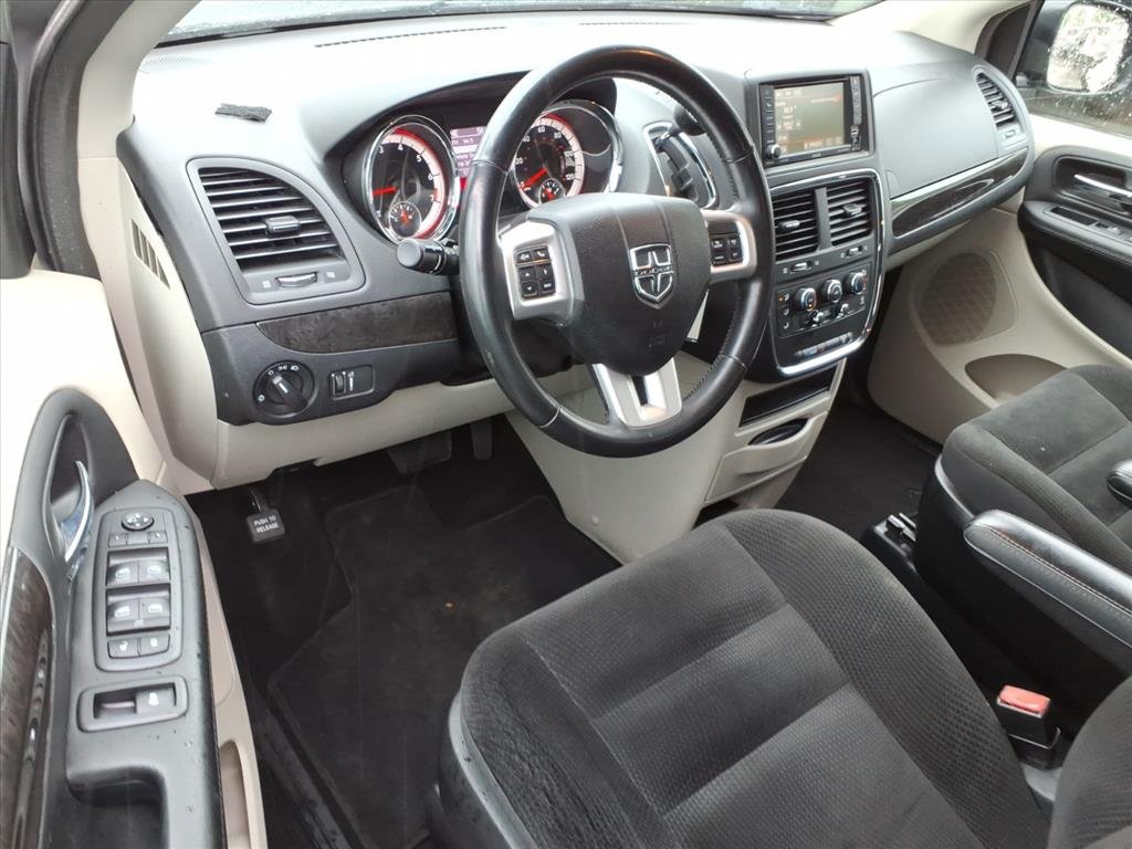 Used 2018 Dodge Grand Caravan SE w/ UConnect Hands-Free Group FWD image 18