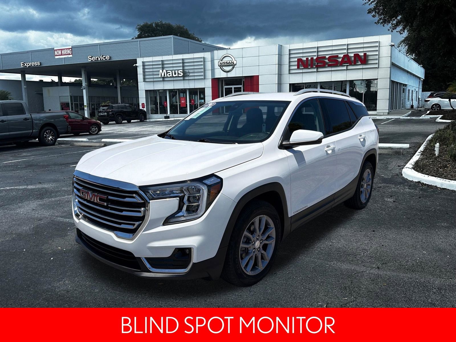 Used 2024 GMC Terrain SLT FWD image 9