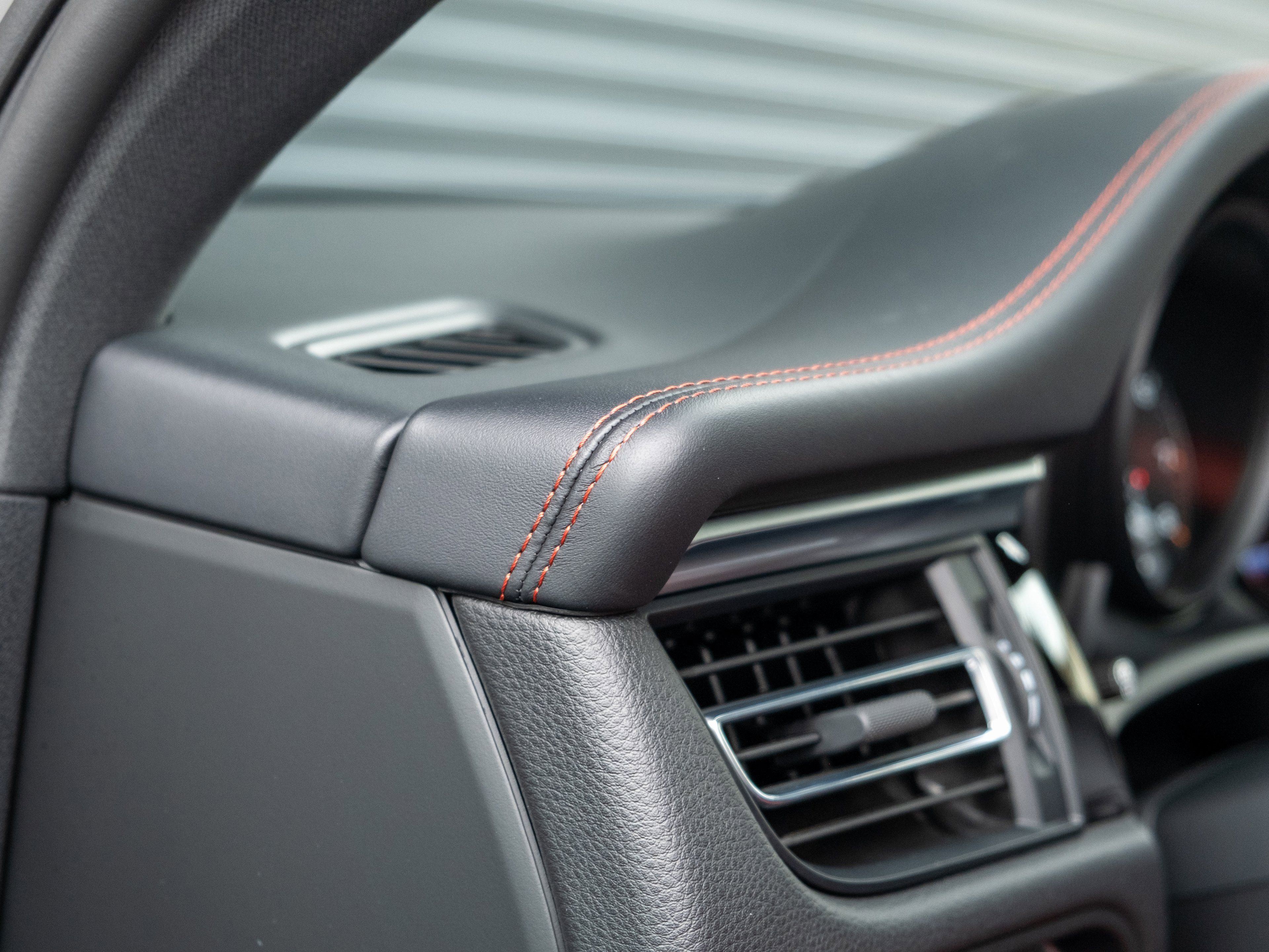 Certified 2021 Porsche Macan image 17