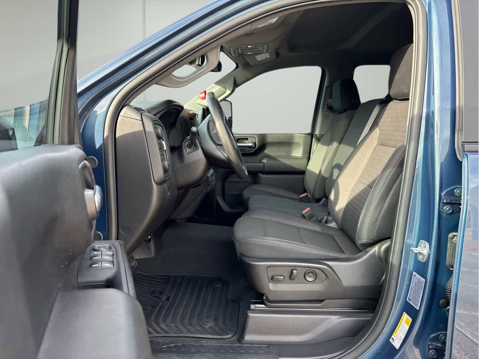 Used 2025 Chevrolet Silverado 2500 Custom w/ Custom Value Package image 10