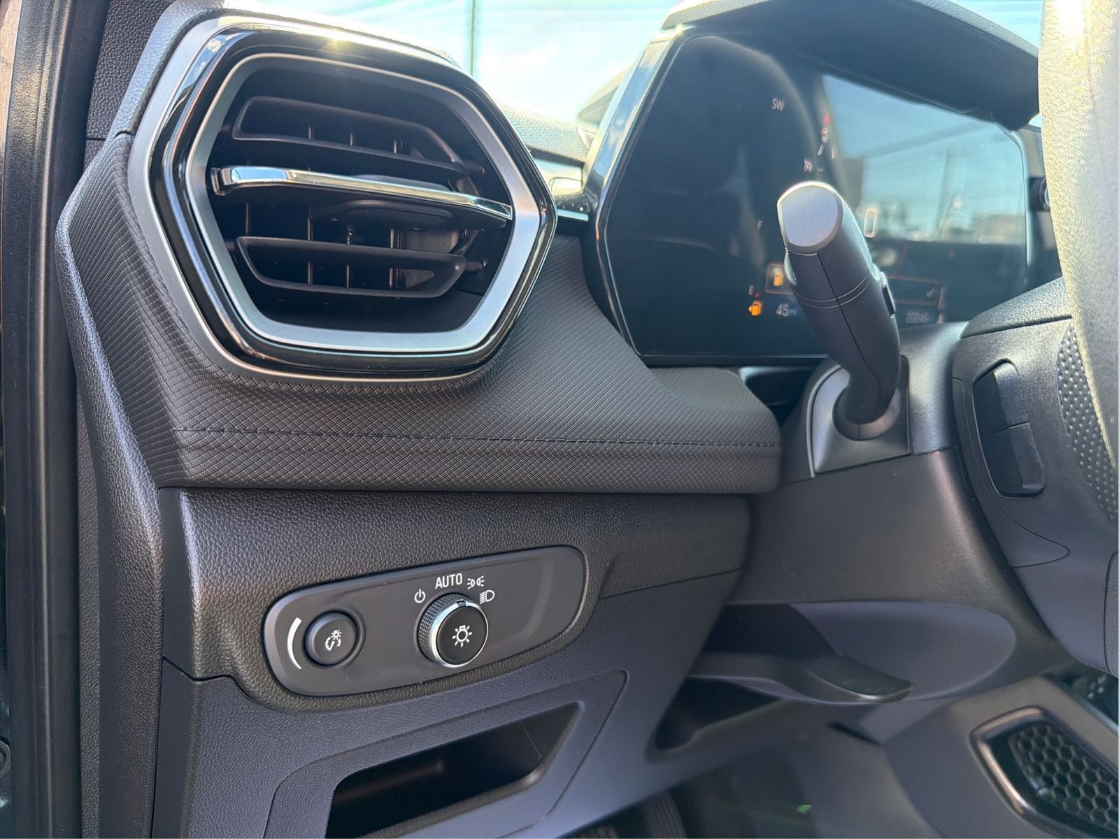 Used 2024 Chevrolet TrailBlazer LT FWD image 19