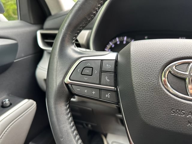 Used 2020 Toyota Highlander XLE FWD image 24