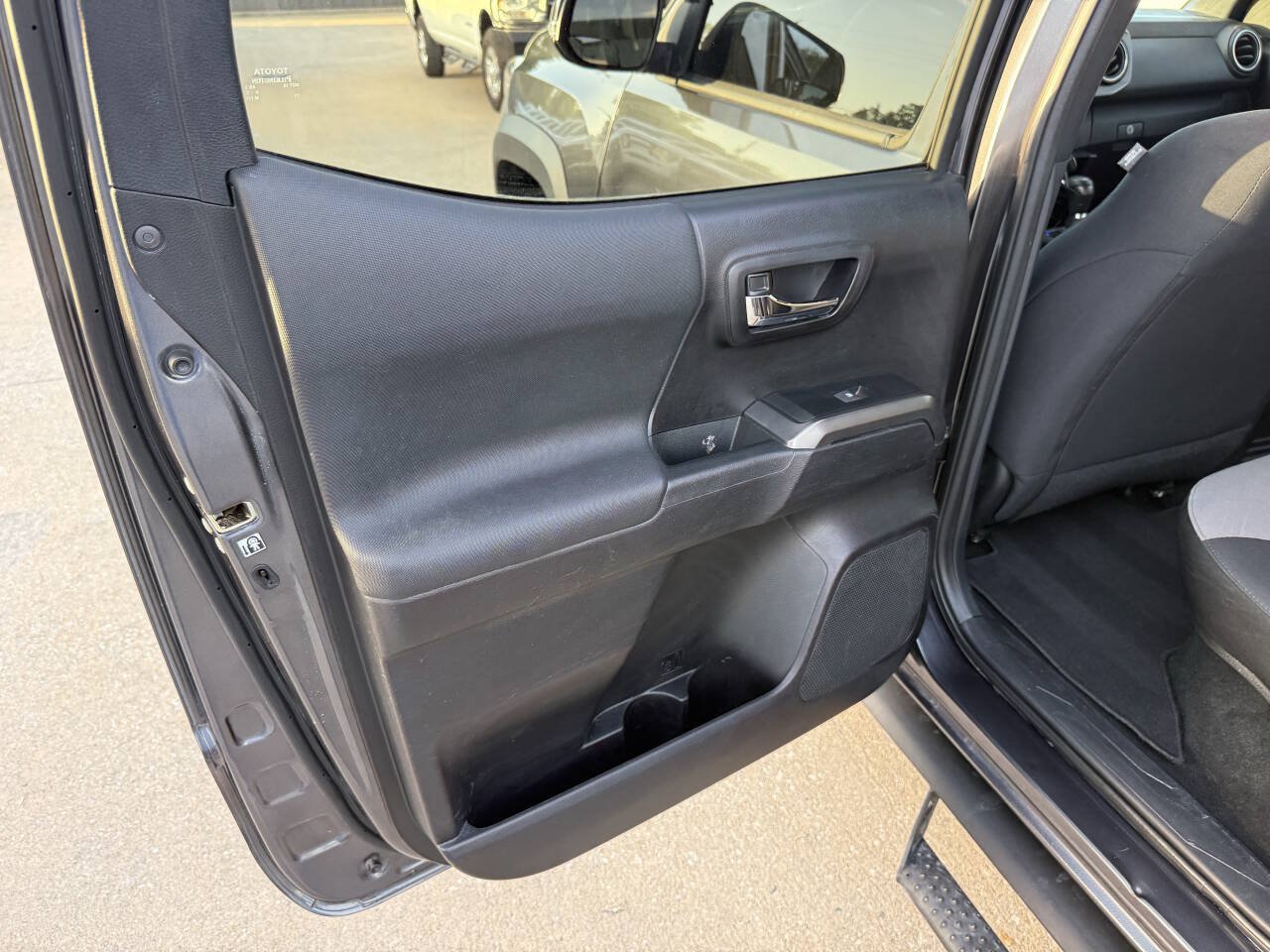 Used 2020 Toyota Tacoma TRD Off-Road AWD/4WD image 14