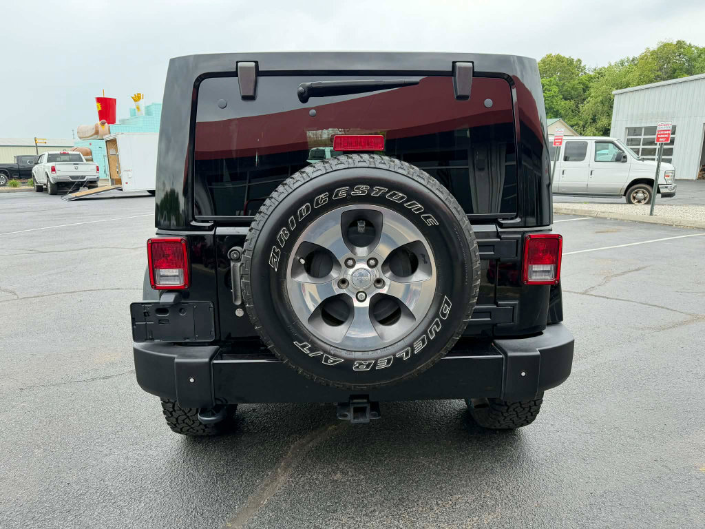 Used 2017 Jeep Wrangler Unlimited Sahara w/ Connectivity Group AWD/4WD image 4