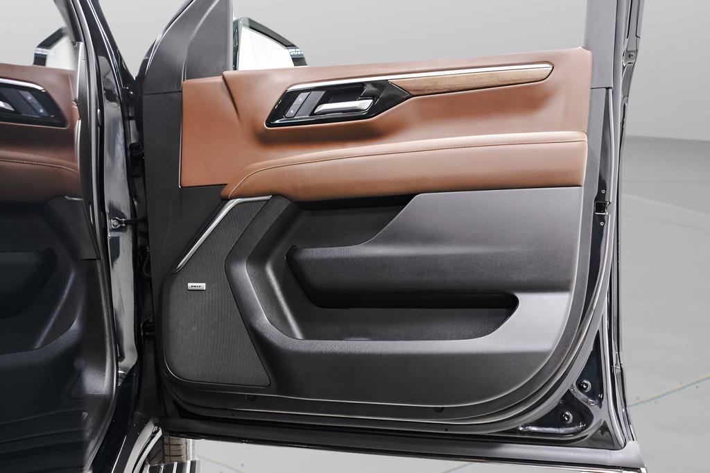 Used 2025 Chevrolet Suburban High Country image 39