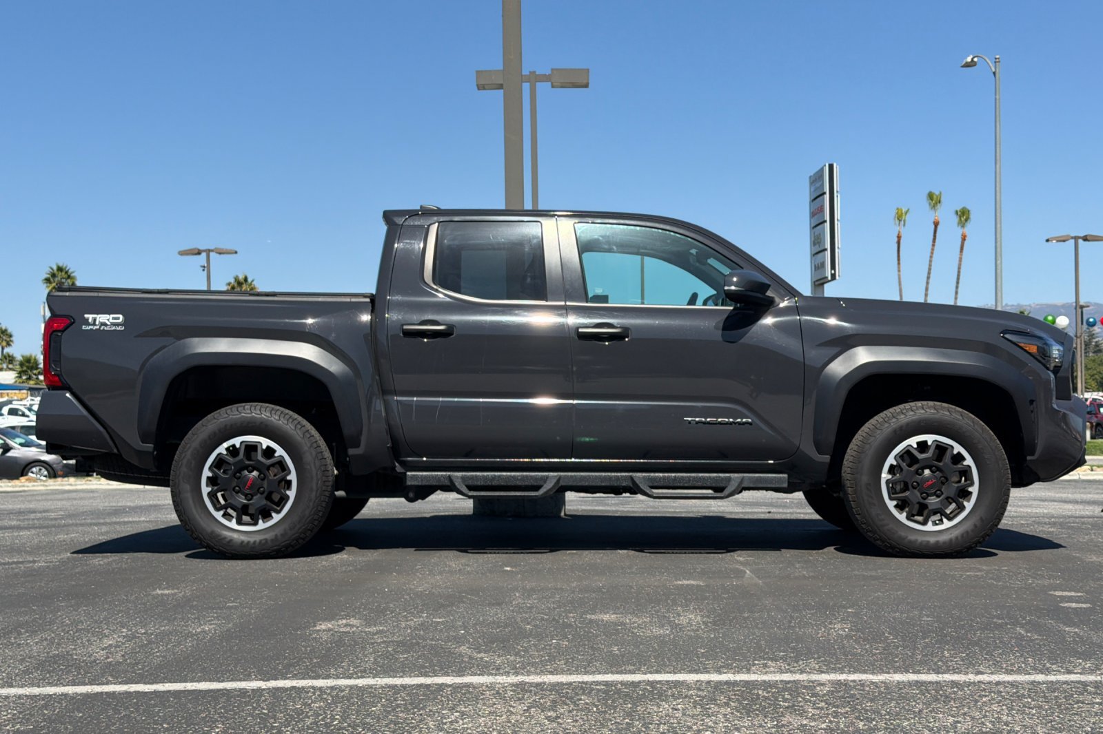 Used 2024 Toyota Tacoma TRD Off-Road w/ TRD Off Road Upgrade Package AWD/4WD image 3