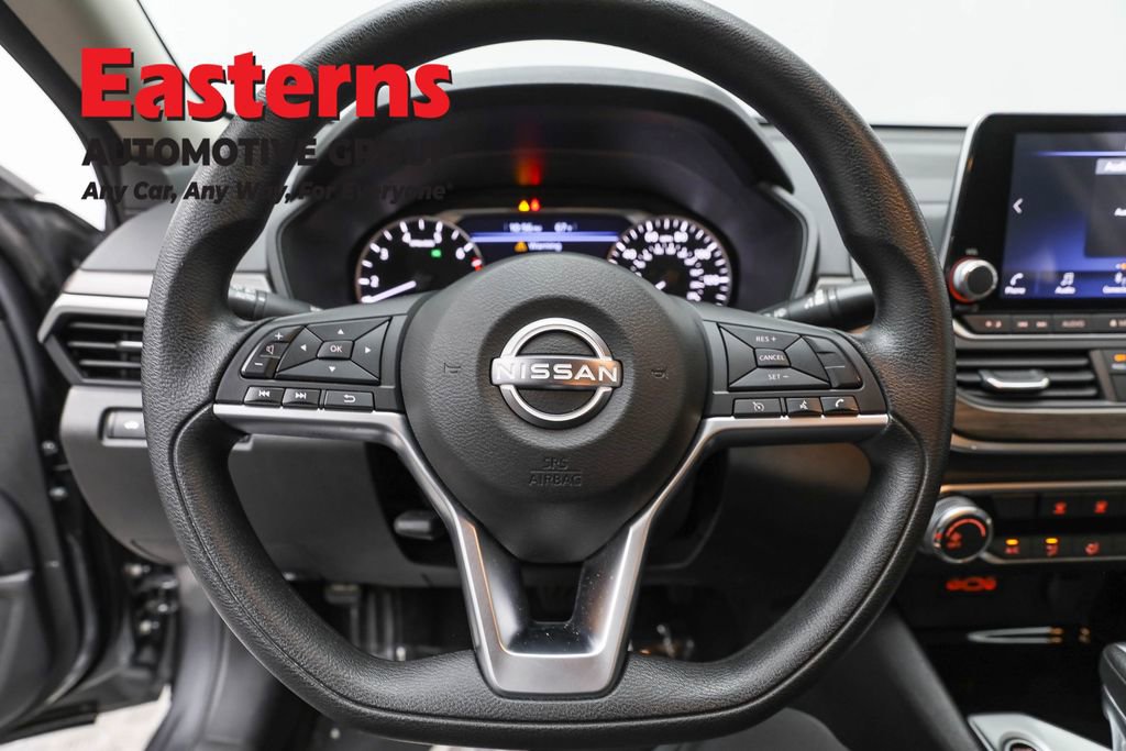 Used 2024 Nissan Altima 2.5 SV image 10