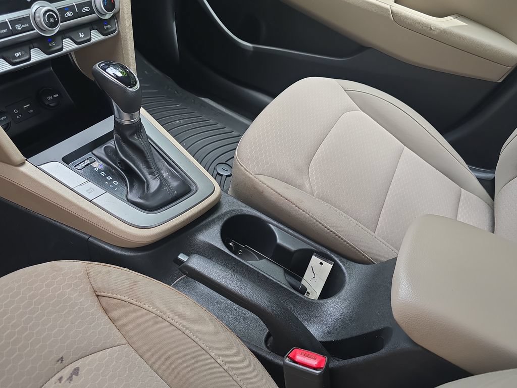 Used 2020 Hyundai Elantra SE w/ Winter Weather Package FWD image 24
