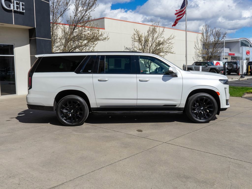 Used 2023 Cadillac Escalade ESV Sport w/ LPO, ONYX Package image 8