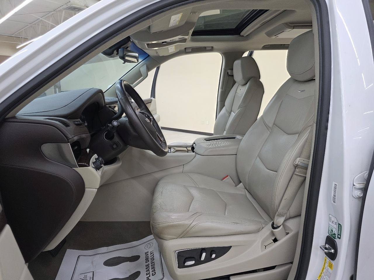 Used 2017 Cadillac Escalade Premium Luxury AWD/4WD image 19